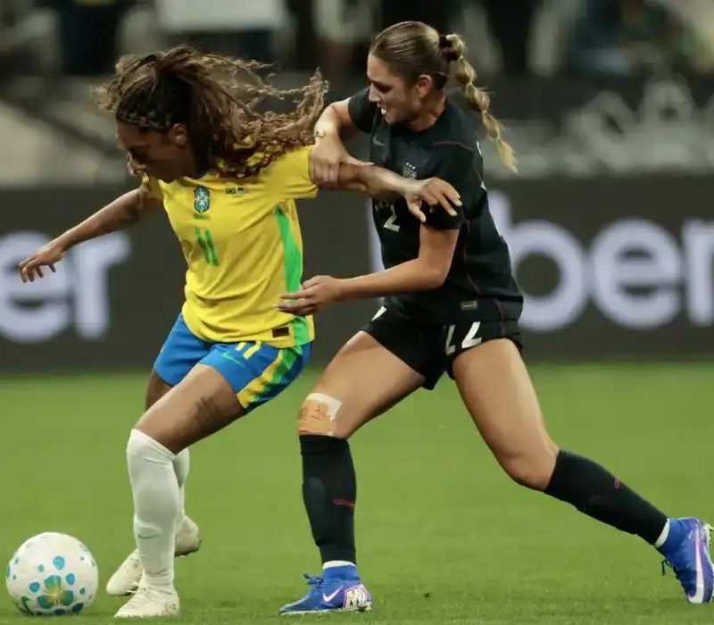 Caminhos da reportagem aborda a evolução e os desafios do futebol feminino