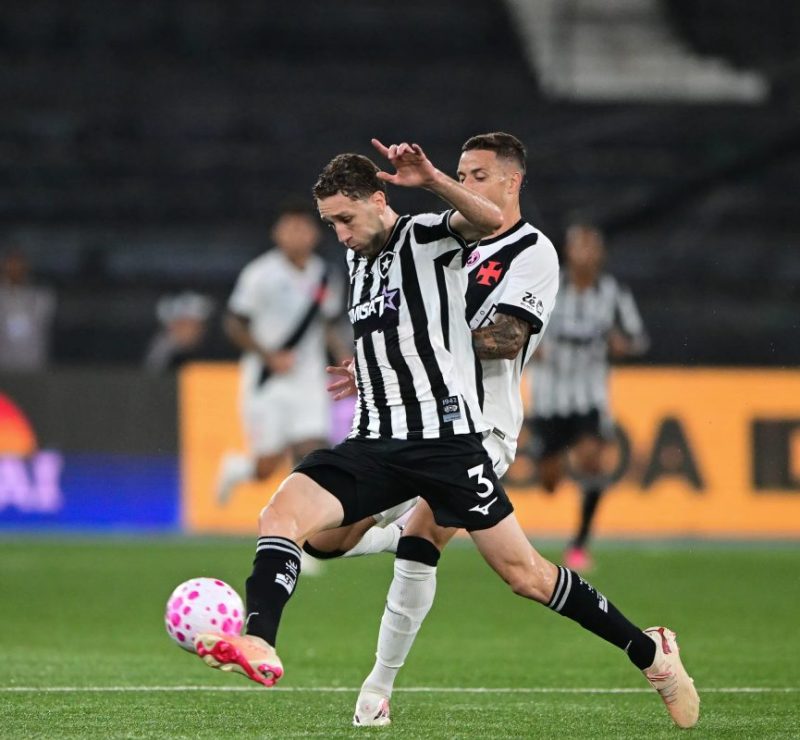 Botafogo: Arthur Chaves e Vitinho deixam o hospital após clássico